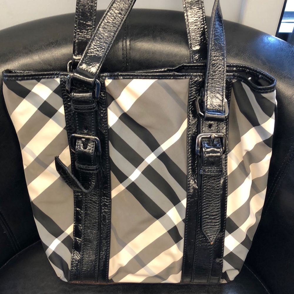 Burberry purse